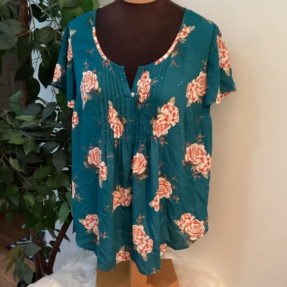 torrid Tops - Torrid flutter sleeve scoop neck with pleats Woman’s size 00 M/L 10